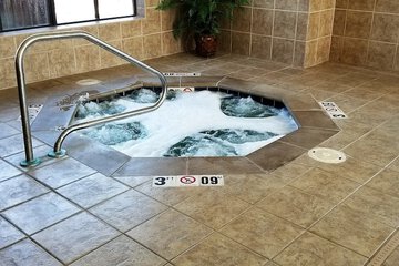 Indoor spa tub