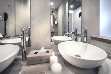 Bathroom sink