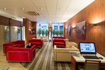 Lobby lounge