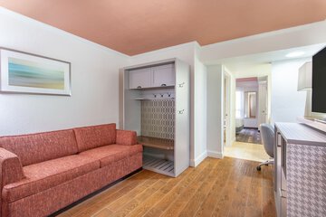 Room 21 of 43