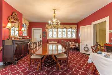 Holladay House B & B