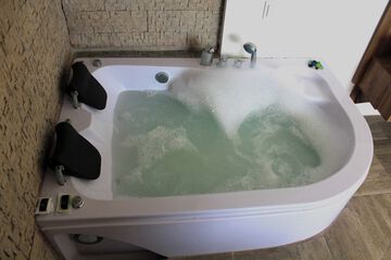 Jetted tub