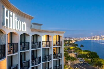 Hilton San Diego Airport / Harbor Island