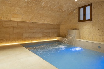 Pool waterfall