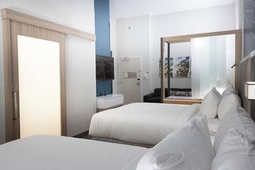 Room 32 of 51
