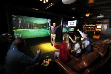 Indoor golf driving range