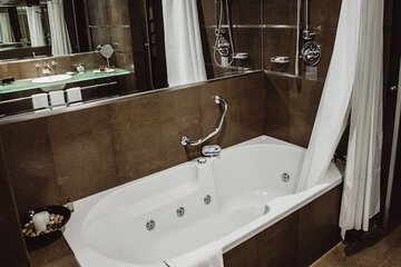 Jetted tub