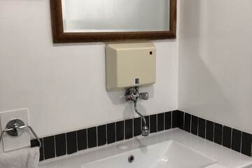 Bathroom sink