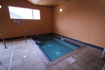 Indoor spa tub