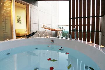 Jetted tub