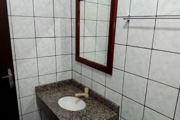 Bathroom sink