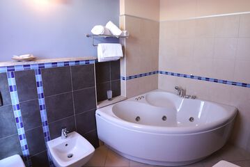 Jetted tub