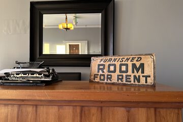 Check-in/check-out kiosk