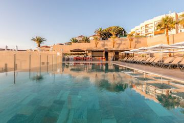 Infinity pool