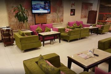Lobby lounge
