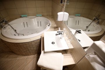 Jetted tub