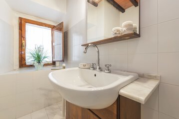 Bathroom sink