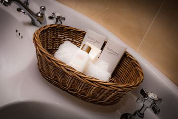 Bathroom amenities