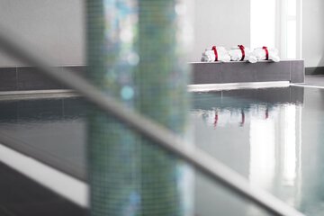 Indoor/outdoor pool