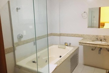 Jetted tub