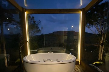 Private spa tub