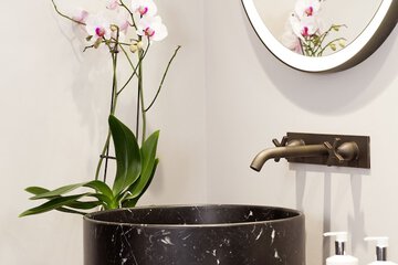 Bathroom sink