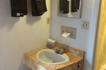 Bathroom sink