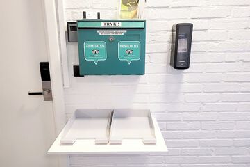 Check-in/check-out kiosk