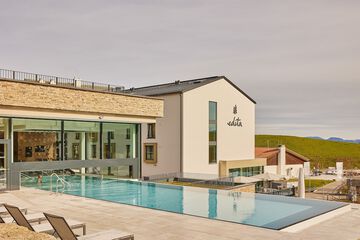 Infinity pool