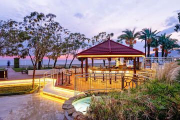 Poolside bar