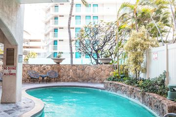 Indoor/outdoor pool