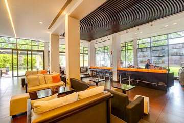 Lobby lounge