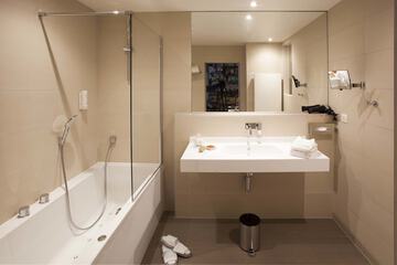 Private spa tub