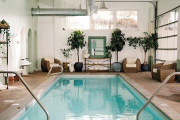 Indoor/outdoor pool