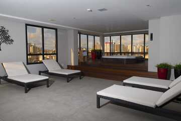 Indoor spa tub
