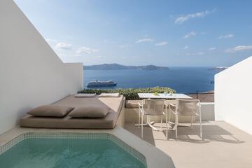 Private spa tub