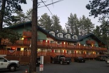 Honey Bear Lodge & Cabins