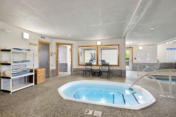 Indoor spa tub