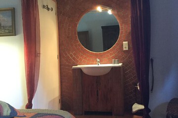 Bathroom sink