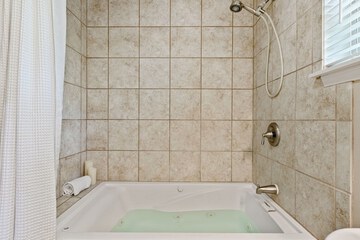 Jetted tub