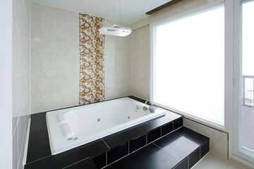 Jetted tub