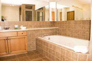 Deep Soaking Bathtub