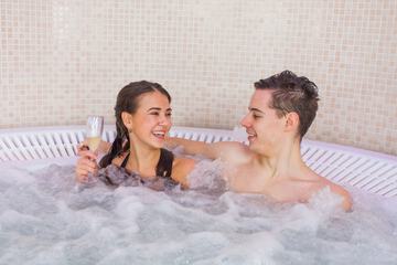 Indoor spa tub