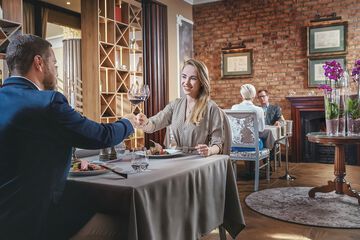 Couples dining