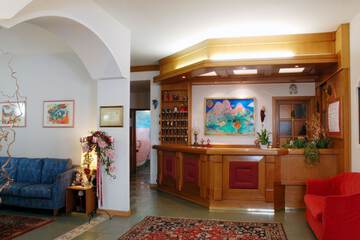 Check-in/check-out kiosk