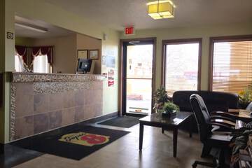 Super 8 by Wyndham Muncie / Ball St. College Area