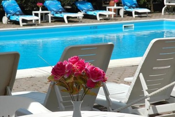 Poolside bar