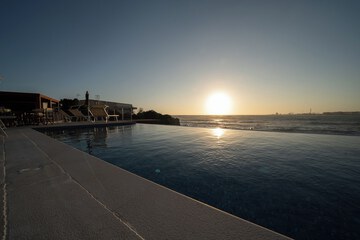 Infinity pool