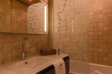 Bathroom sink