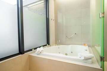 Jetted tub